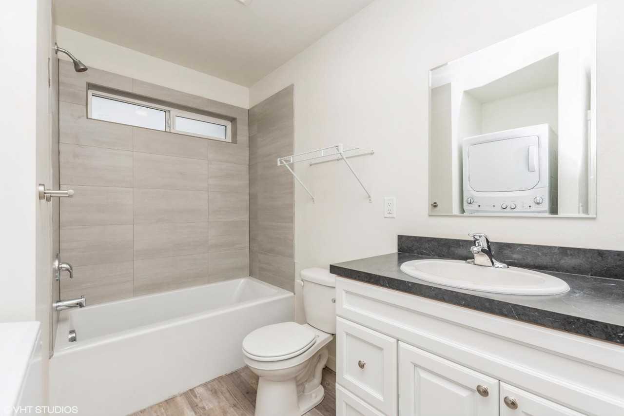 128 East Evergreen Drive - Photo 7 of 43