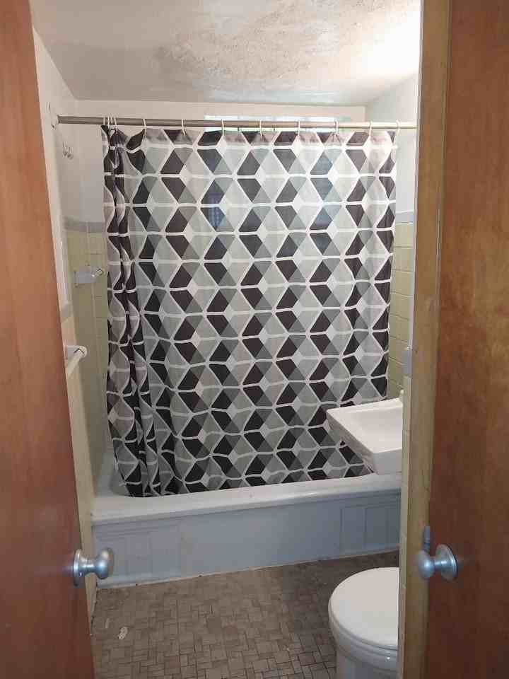 17848 Lake Shore Blvd-Unit 1 - Photo 3 of 28