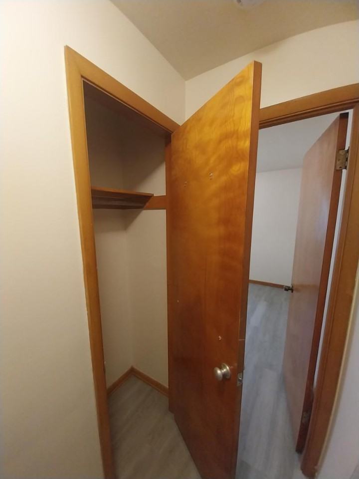 17848 Lake Shore Blvd-Unit 1 - Photo 4 of 28