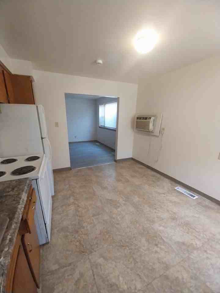 17848 Lake Shore Blvd-Unit 1 - Photo 7 of 28