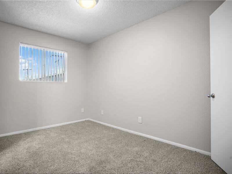 900 N Country Club Dr - Photo 5 of 40