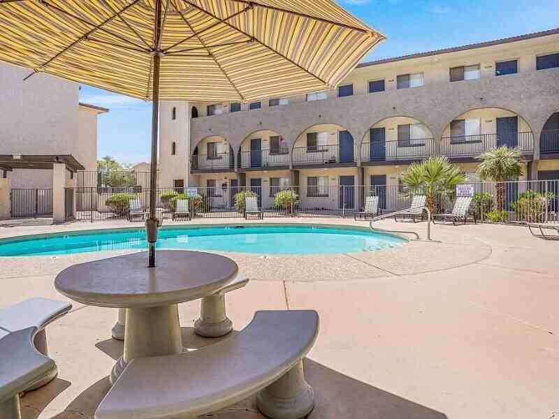 900 N Country Club Dr - Photo 7 of 40