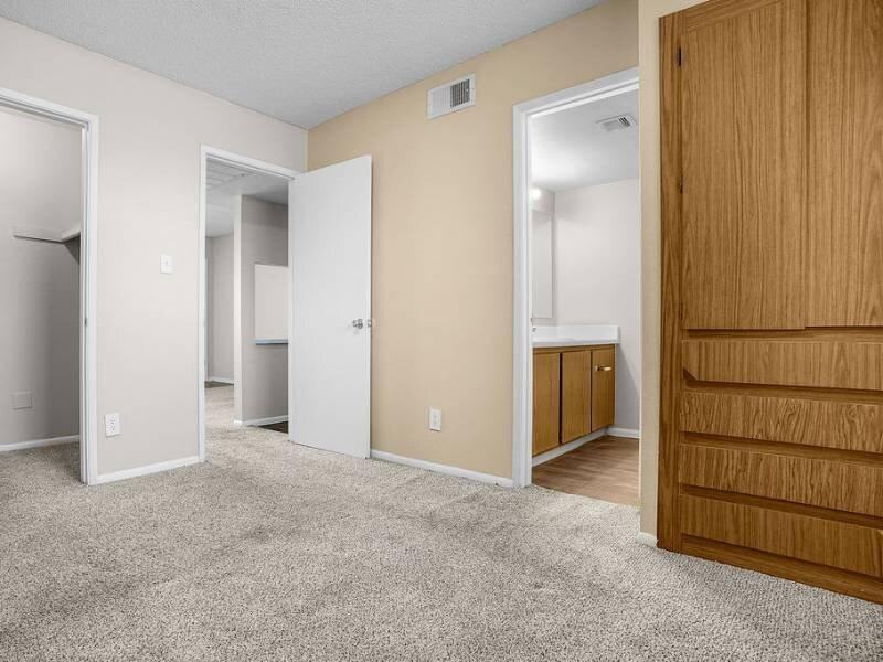 900 N Country Club Dr - Photo 7 of 40