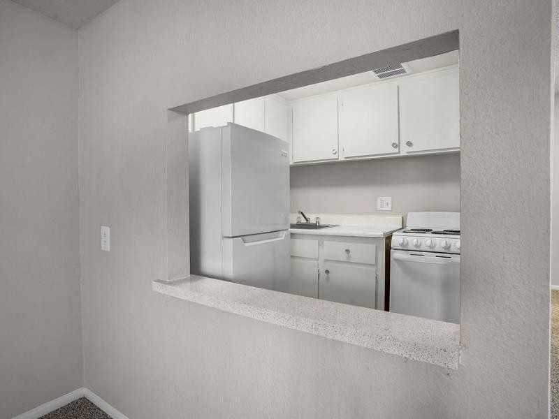 900 N Country Club Dr - Photo 3 of 40