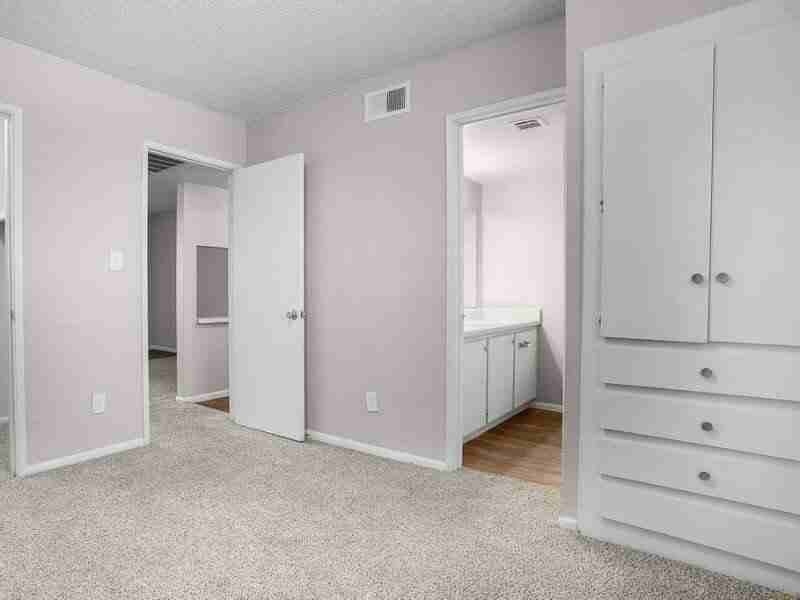 900 N Country Club Dr - Photo 2 of 40