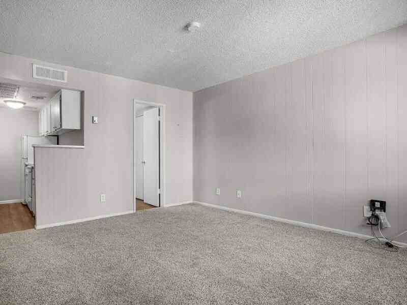 900 N Country Club Dr - Photo 3 of 40