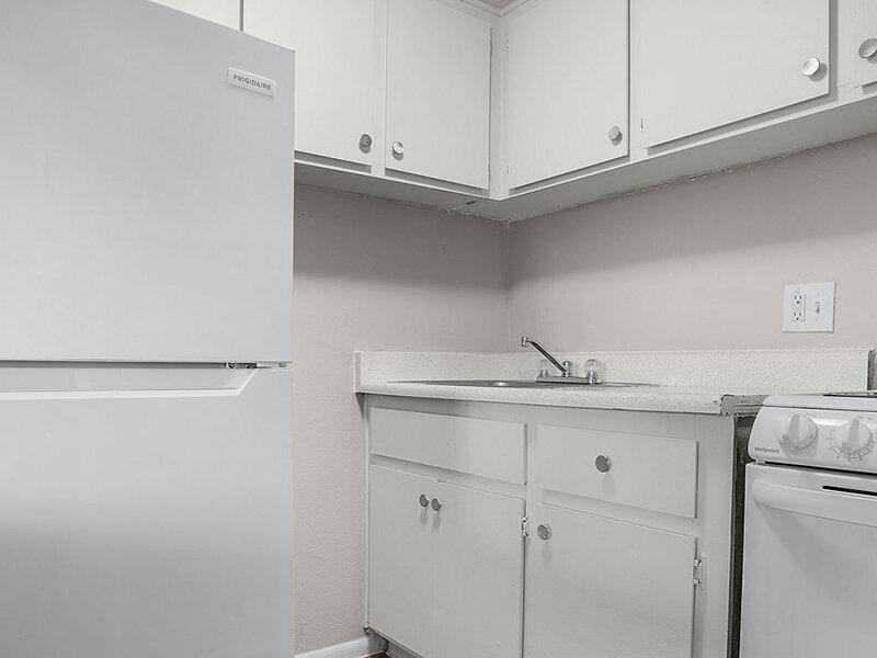 900 N Country Club Dr - Photo 4 of 40