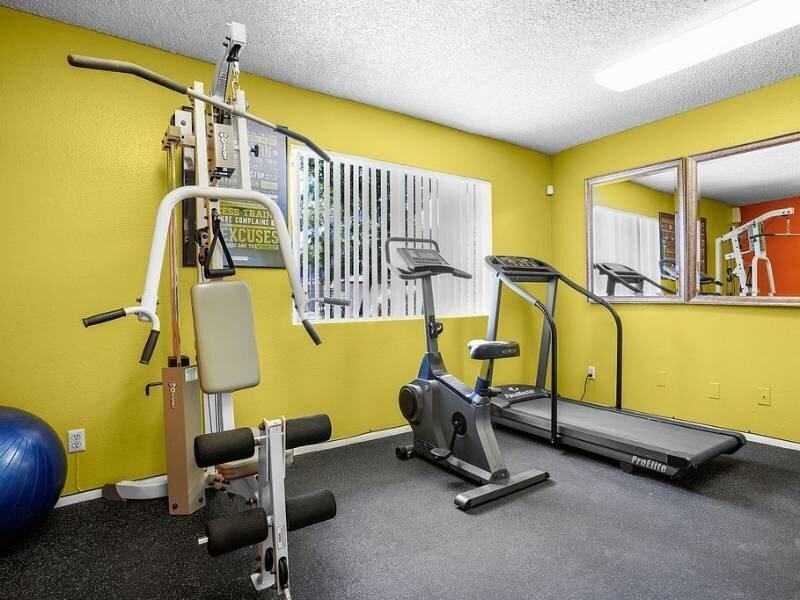 900 N Country Club Dr - Photo 4 of 40