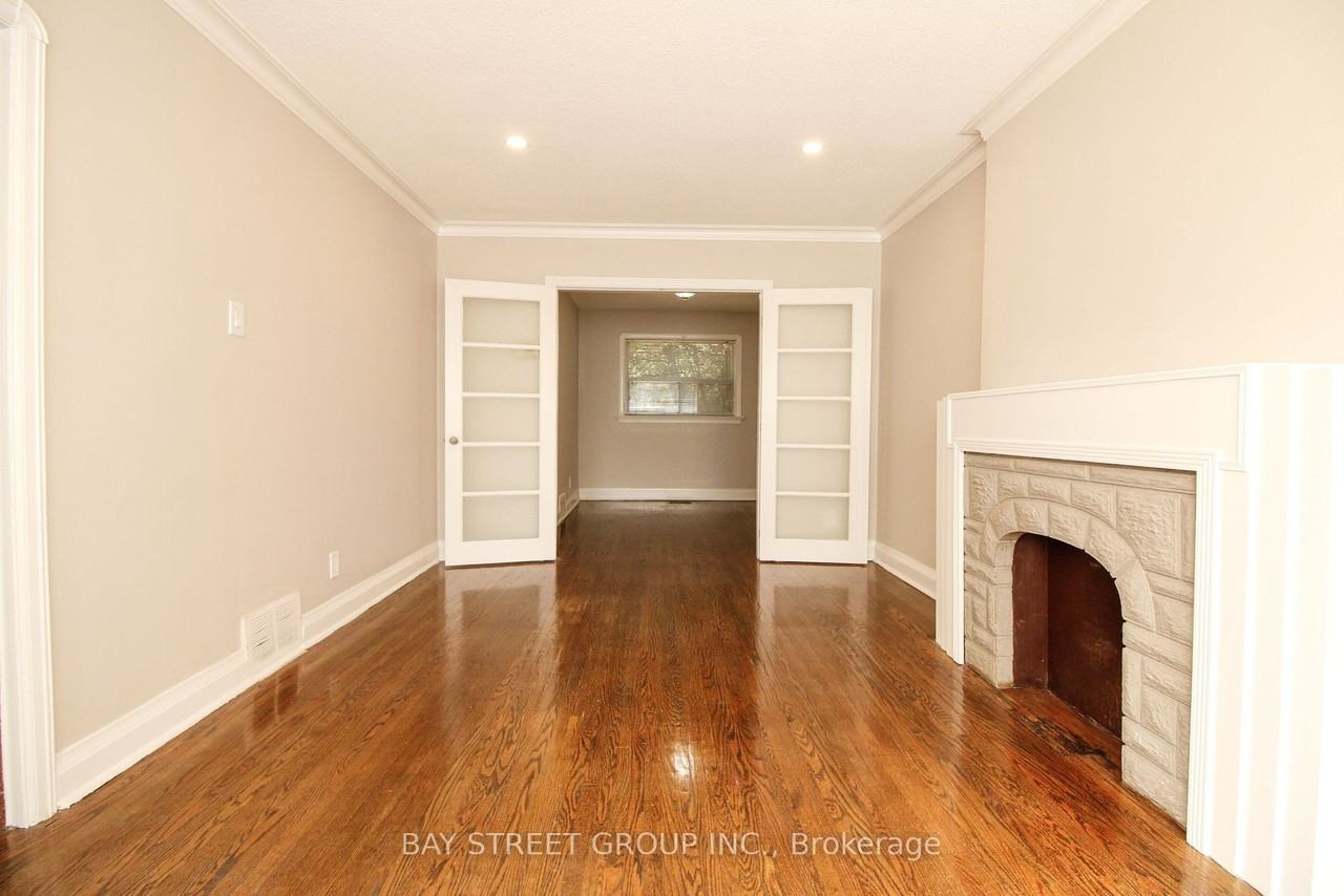 946 Eglinton Avenue East - Photo 2 of 34