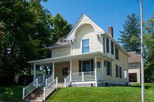 featured image of 125 E 10th St