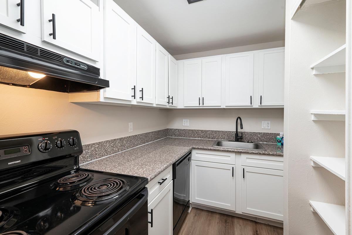 5100 Leetsdale Dr - Photo 4 of 16