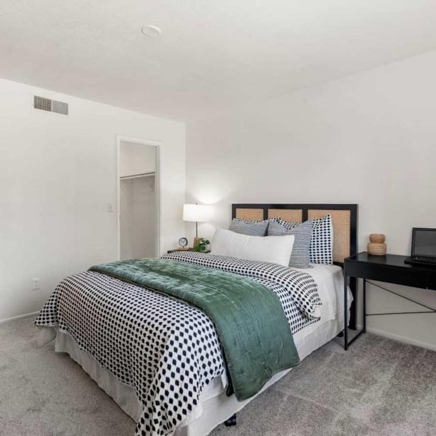 1283 W Parklane Blvd - Photo 3 of 11