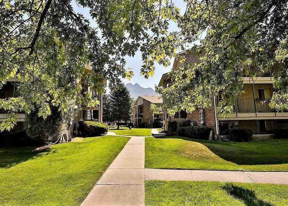 1794 E Hidden Meadows Dr - Photo 3 of 6