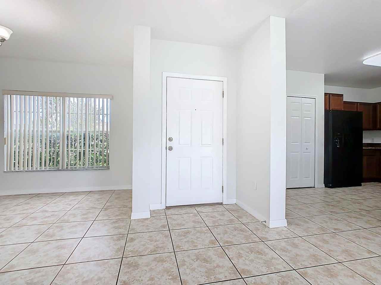 4044 Marina Isle Dr - Photo 2 of 37