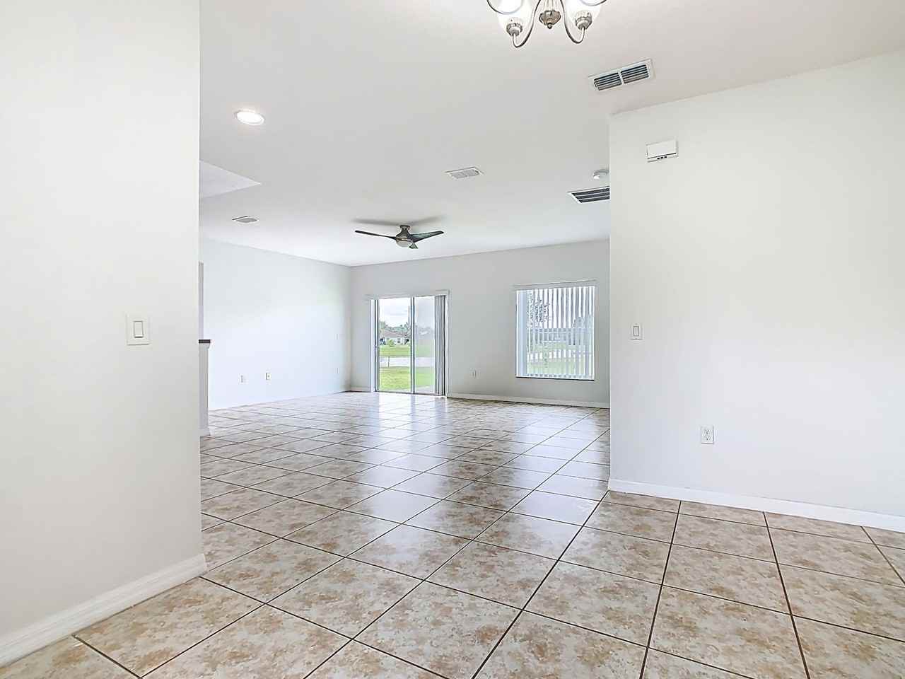 4044 Marina Isle Dr - Photo 6 of 37