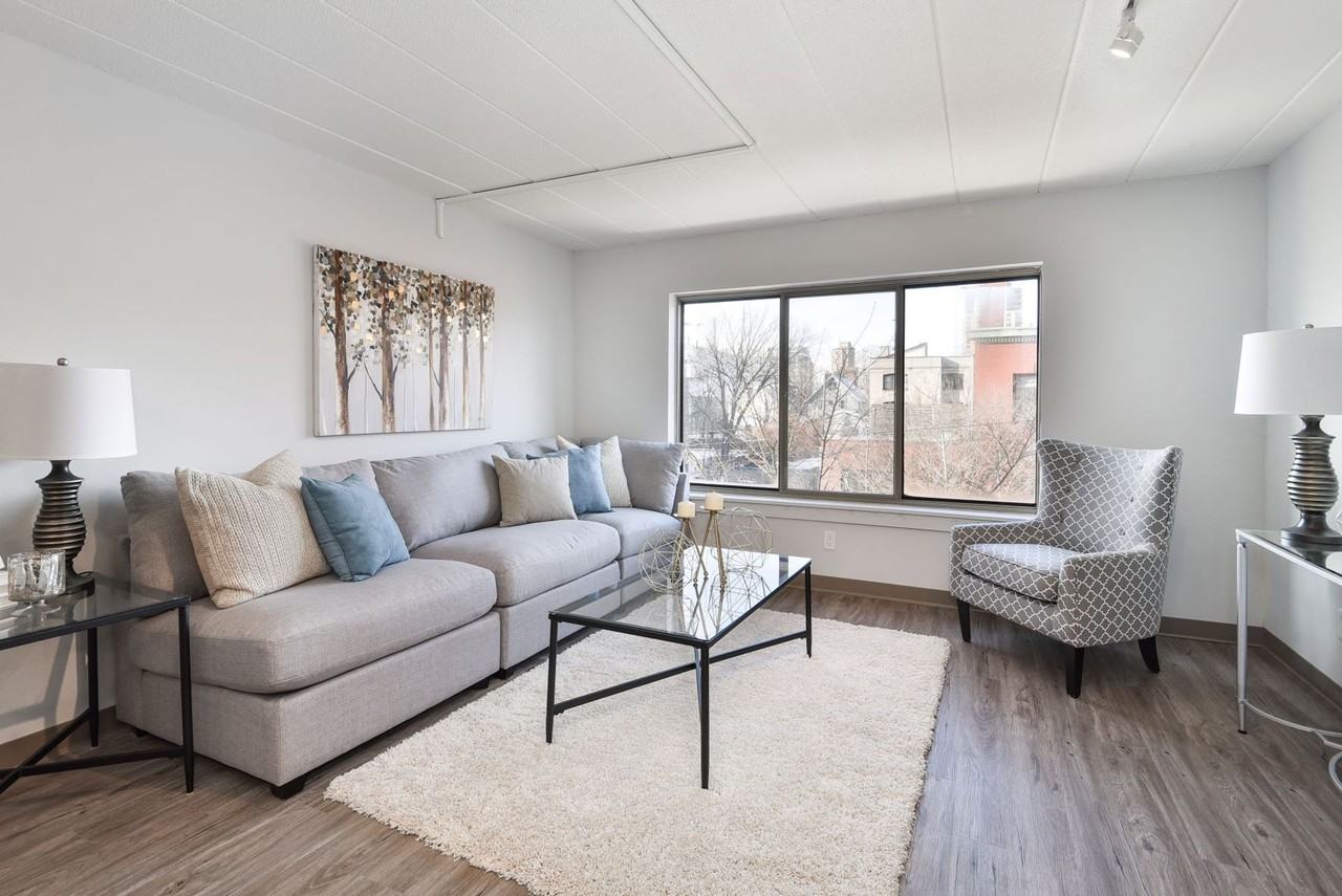 Oliver & Wendell - Photo 3 of 31