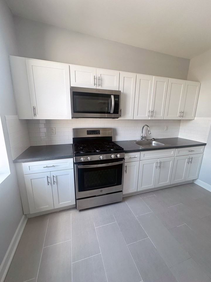 505 57th Street Apartments - Photo 6 of 25