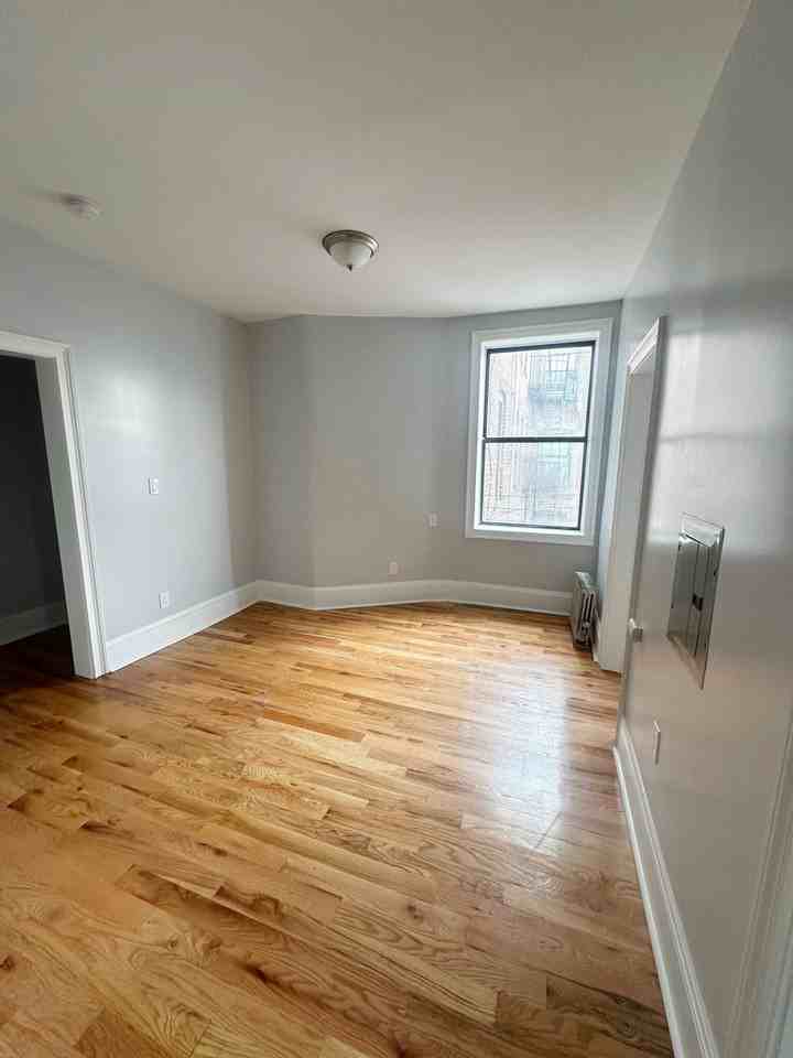 505 57th Street Apartments - Photo 7 of 25