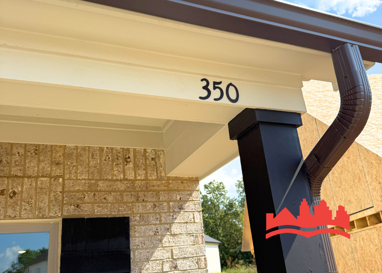 350 Maple St - Photo 3 of 18