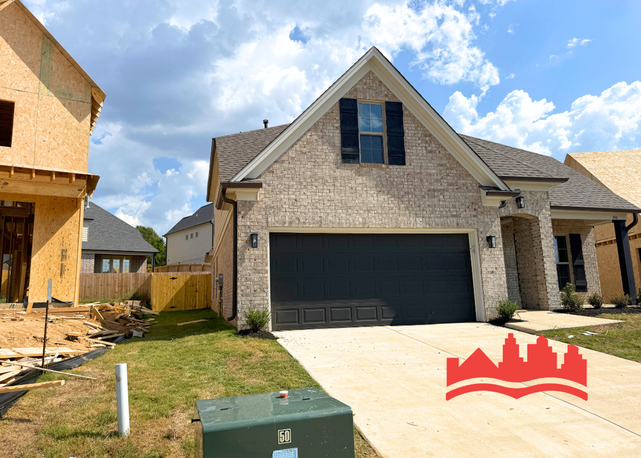 350 Maple St - Photo 4 of 18