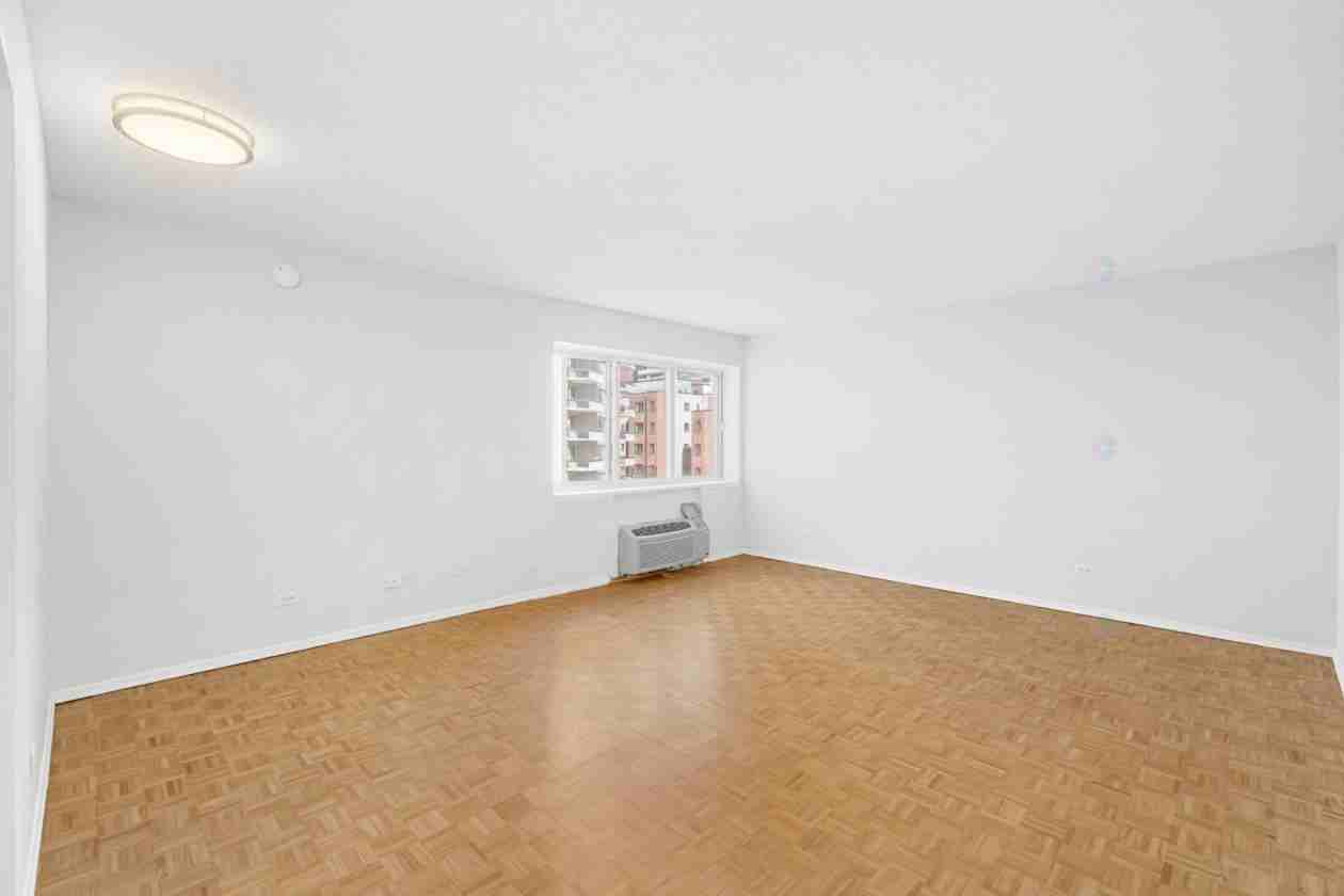 3488 Chemin de la Côte-des-Neiges #405 - Photo 2 of 10