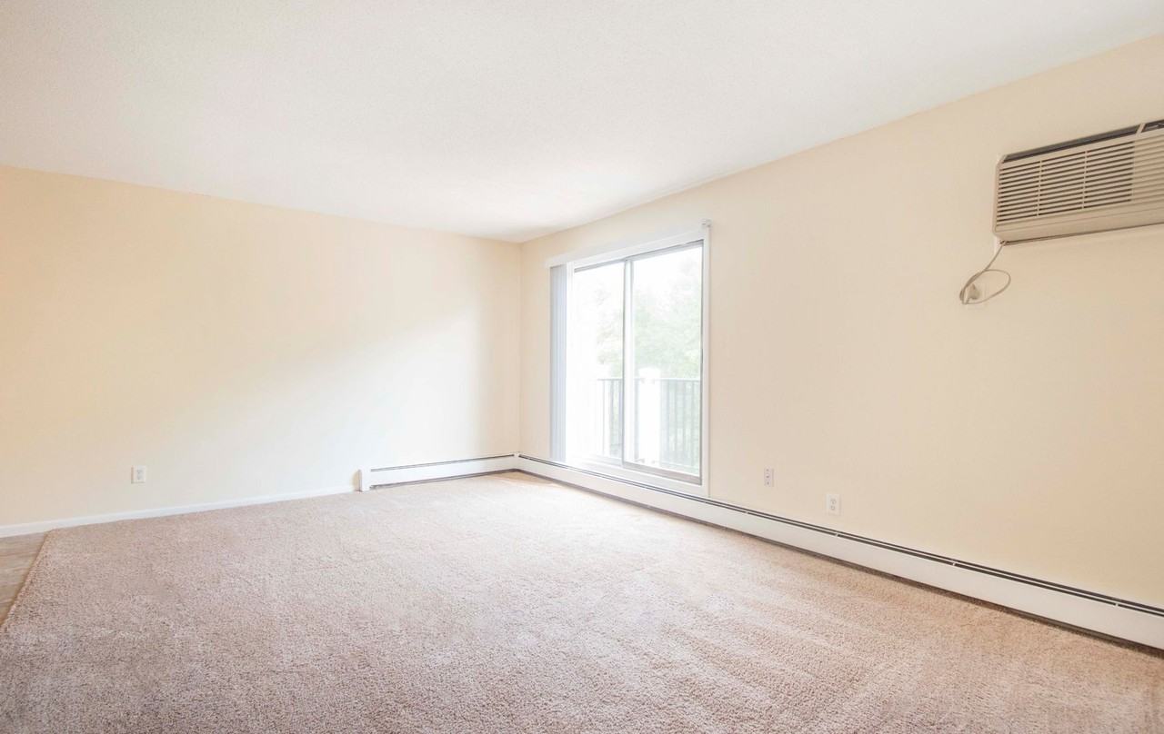 Bay Pointe Apartments - Photo 2 of 36