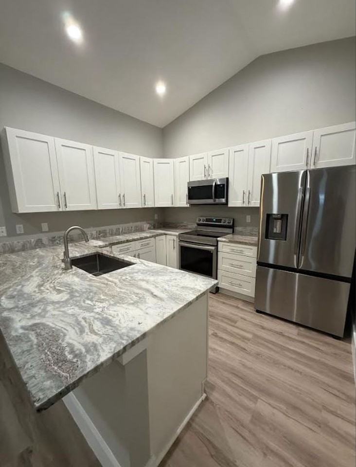 1374 Sw Hunnicut Ave - Photo 2 of 15