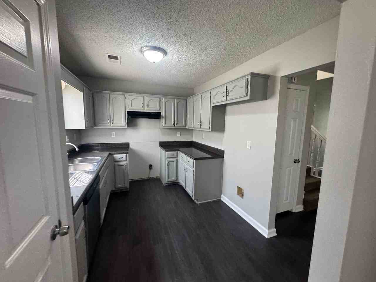 10101 Stephenson Lane - Photo 3 of 14