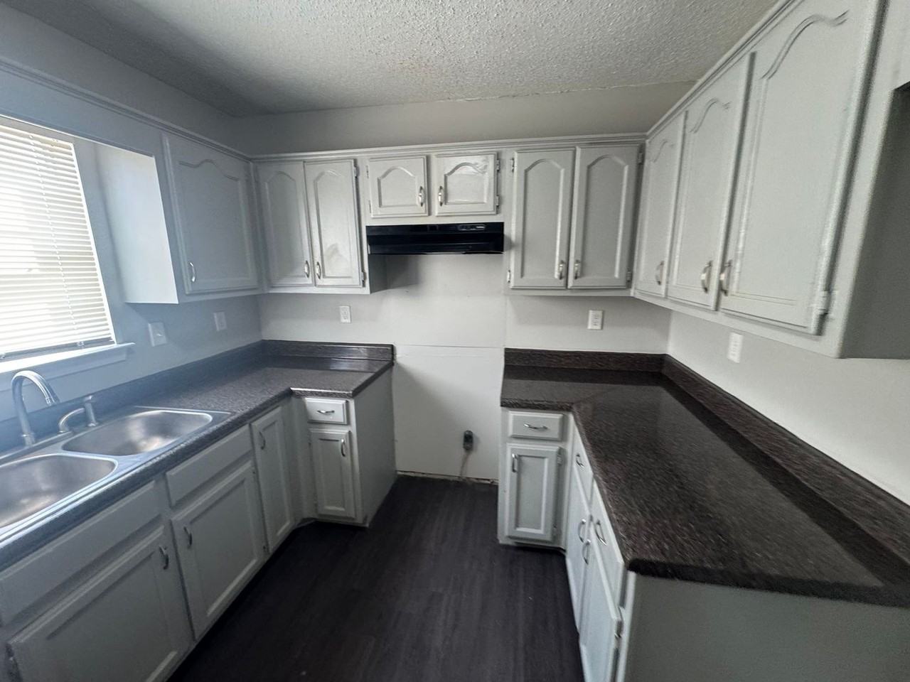 10101 Stephenson Lane - Photo 4 of 14