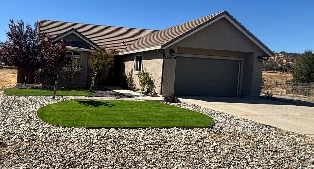 19009 Compass Dr - Photo 2 of 37