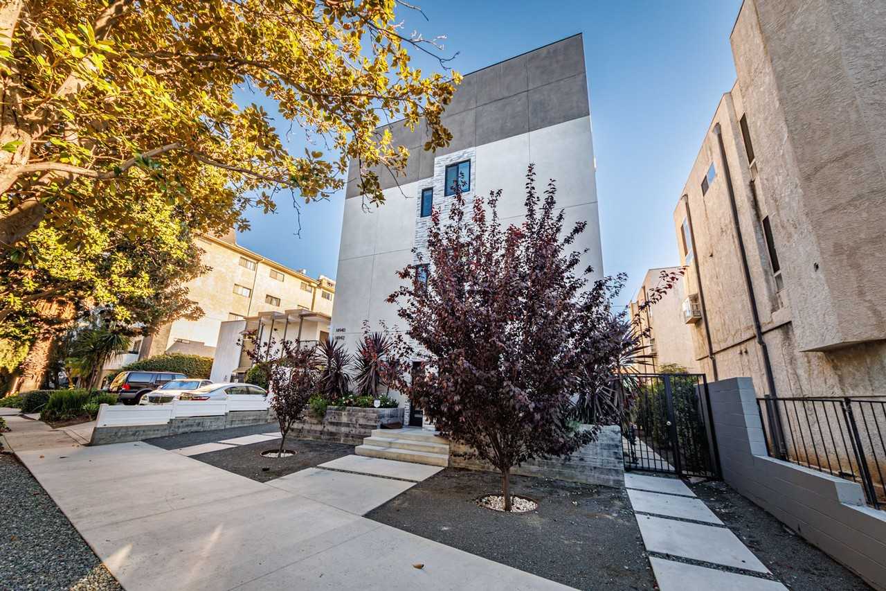 14944 Moorpark St - Photo 2 of 7