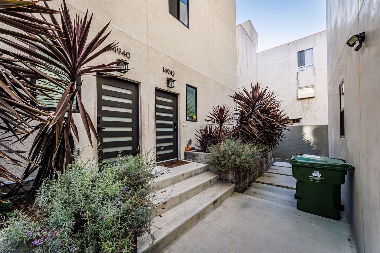 14944 Moorpark St - Photo 3 of 7