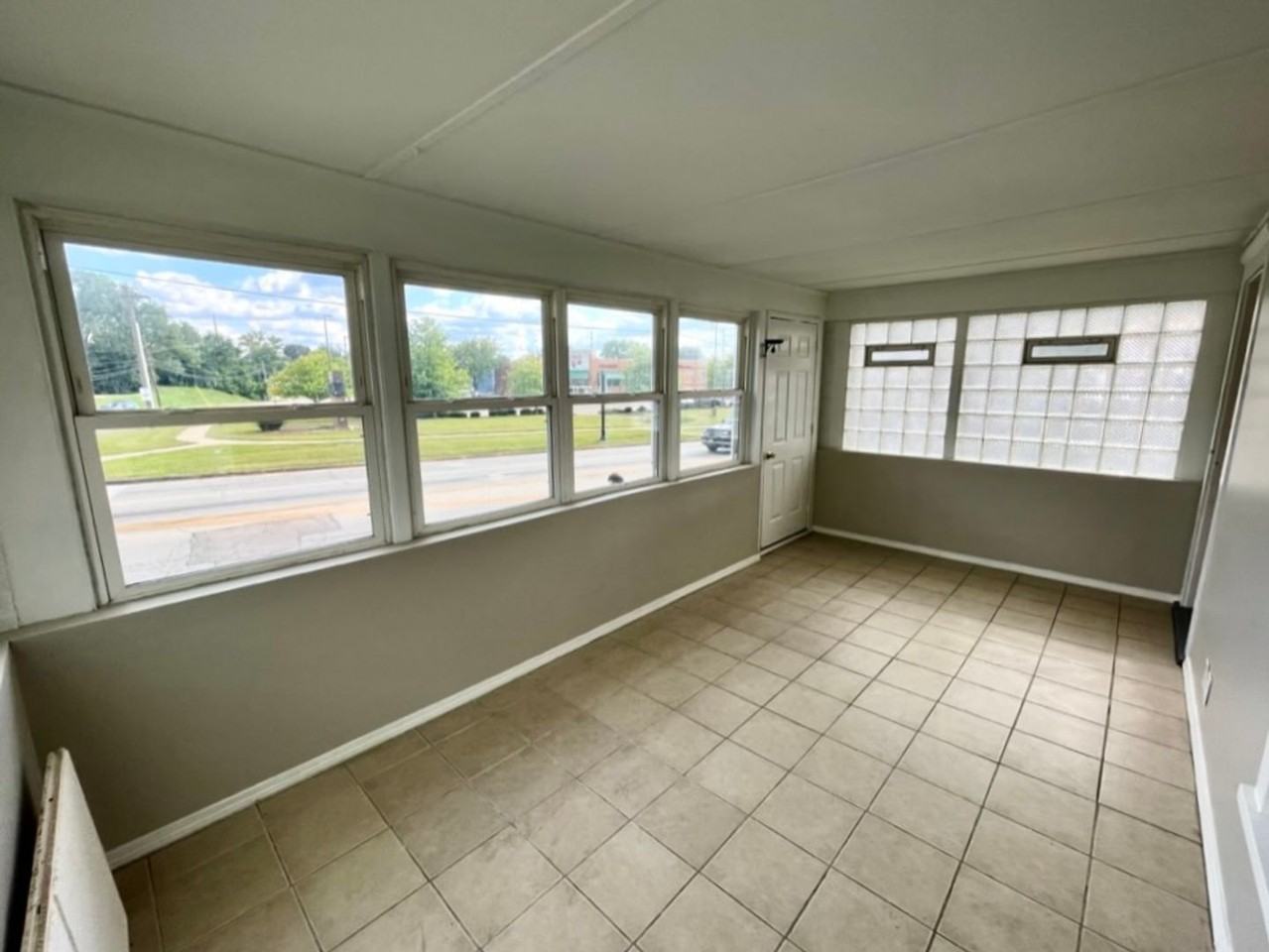 9 W Market St - Photo 3 of 33