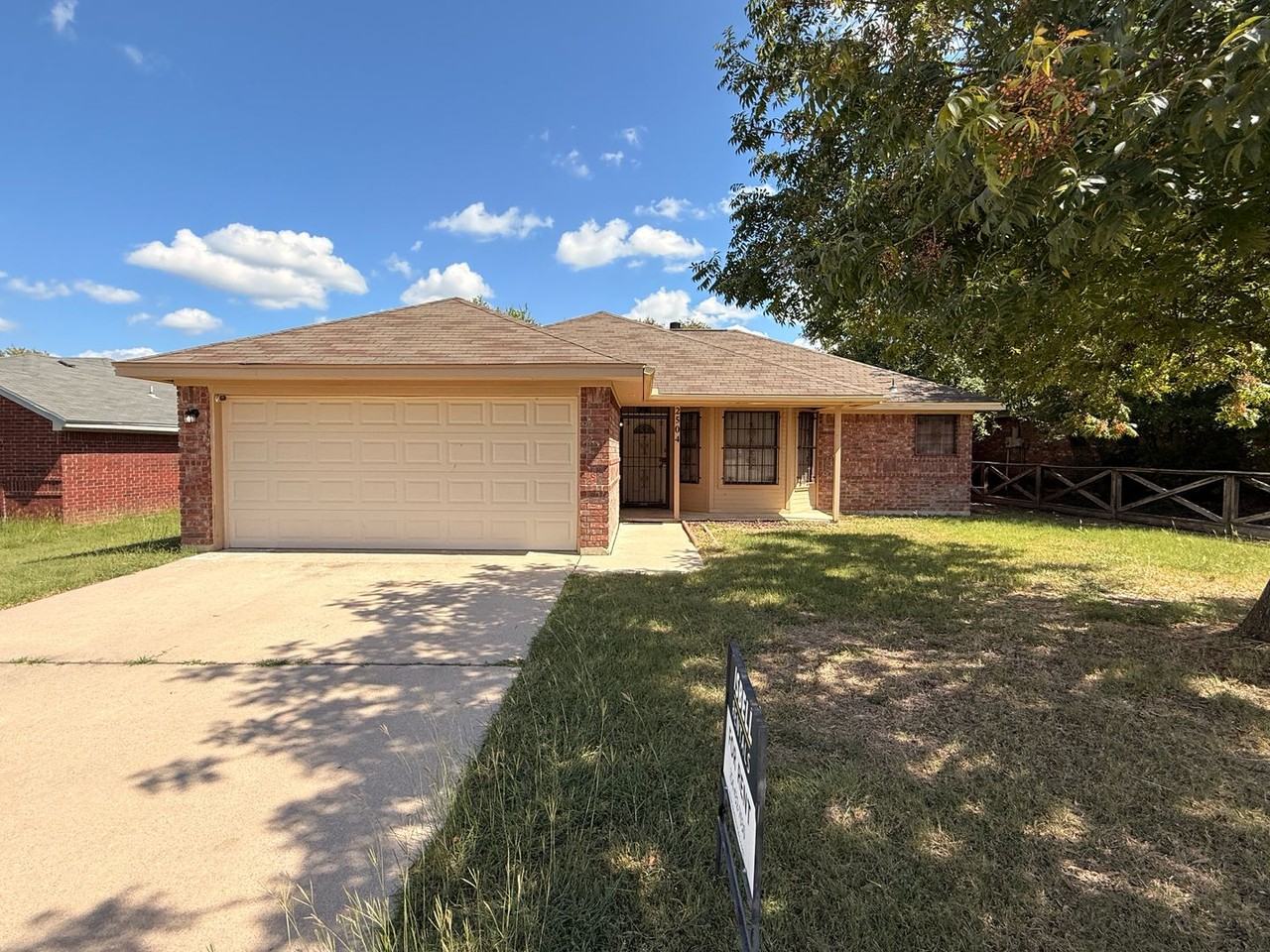 2504 Pixton Dr - Photo 2 of 24
