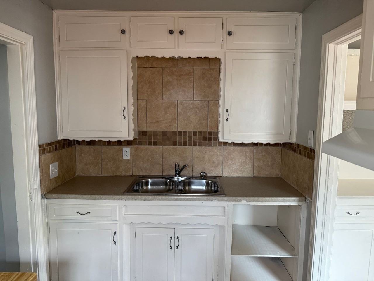 505 E Boeing Dr - Photo 4 of 7