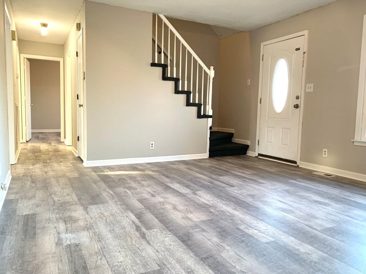 396 Elaine Dr - Photo 3 of 23