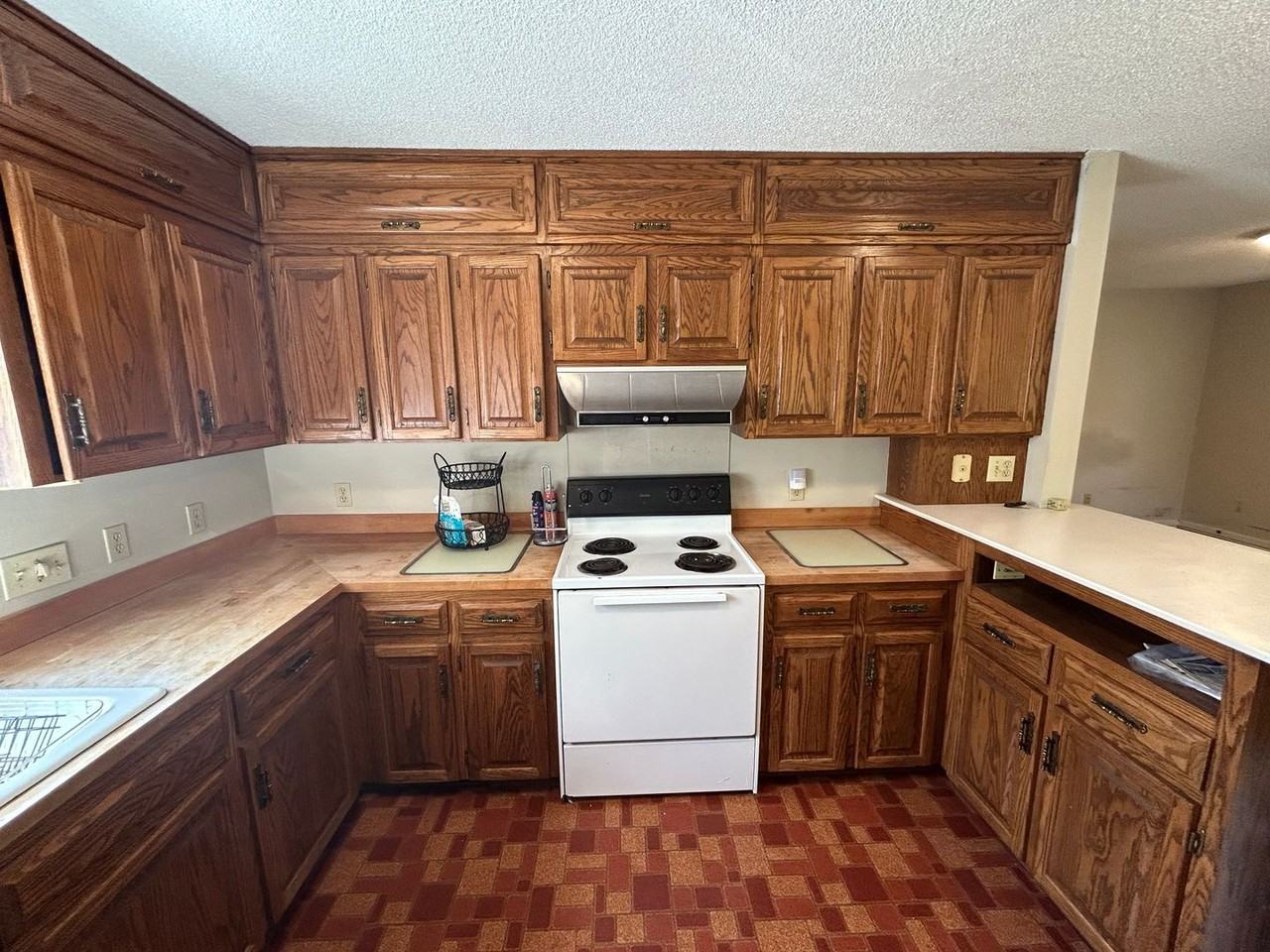 213 E Buford St - Photo 3 of 29