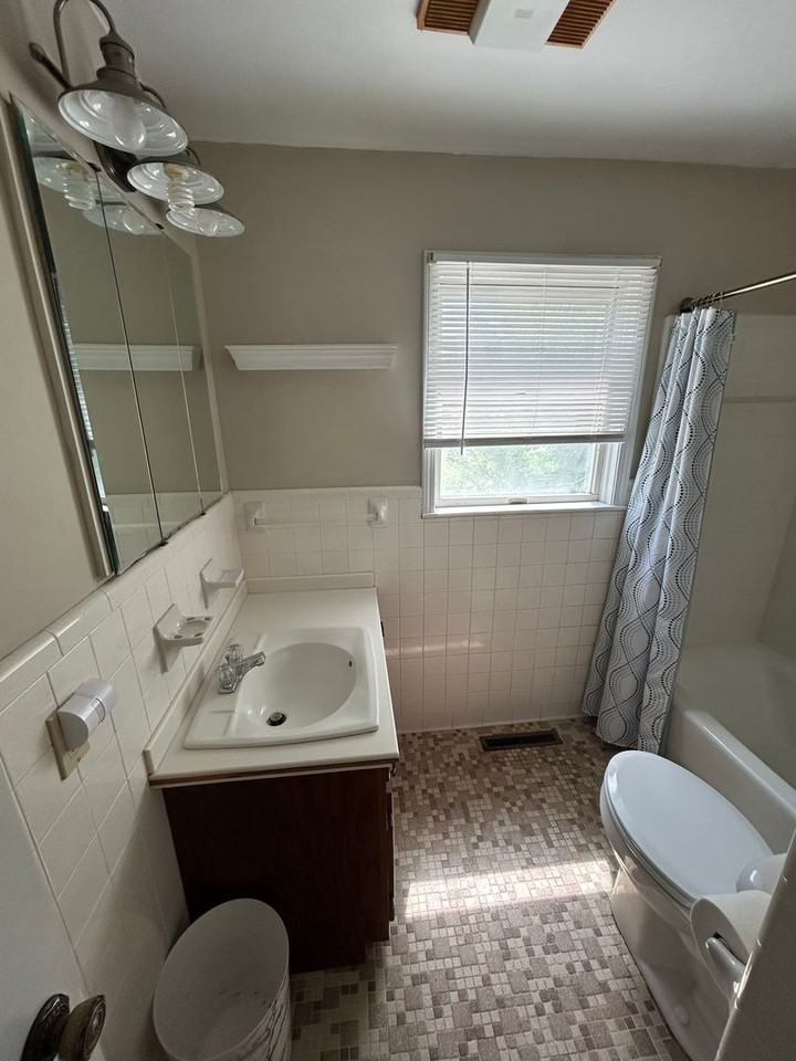 213 E Buford St - Photo 6 of 29