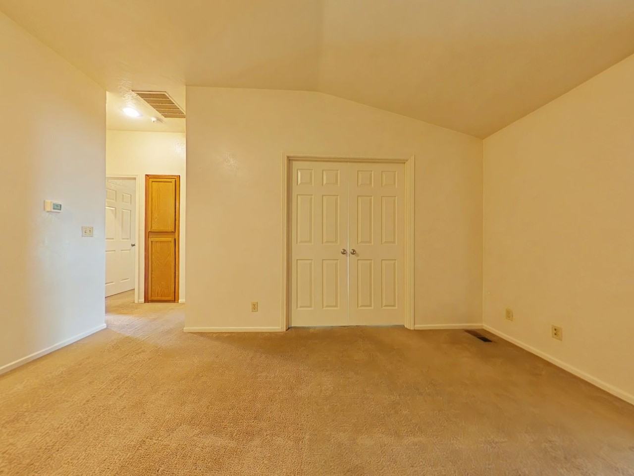 1128 Ne Conser Pl - Photo 2 of 14