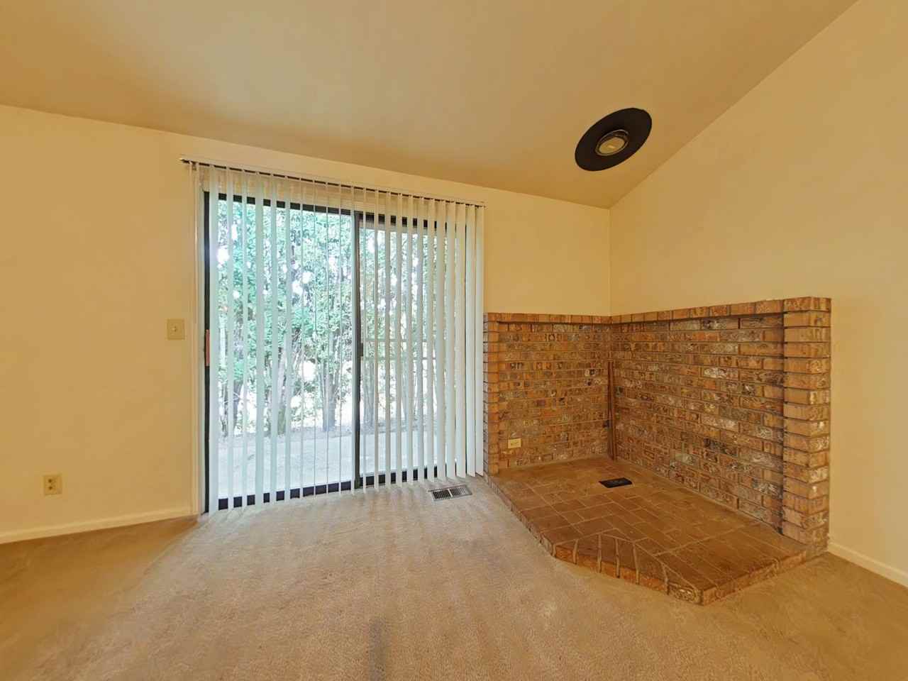 1128 Ne Conser Pl - Photo 4 of 14