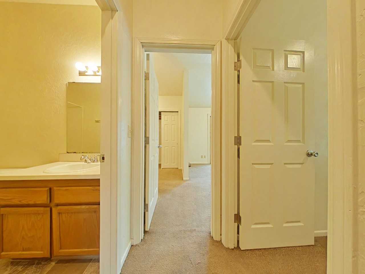 1128 Ne Conser Pl - Photo 7 of 14