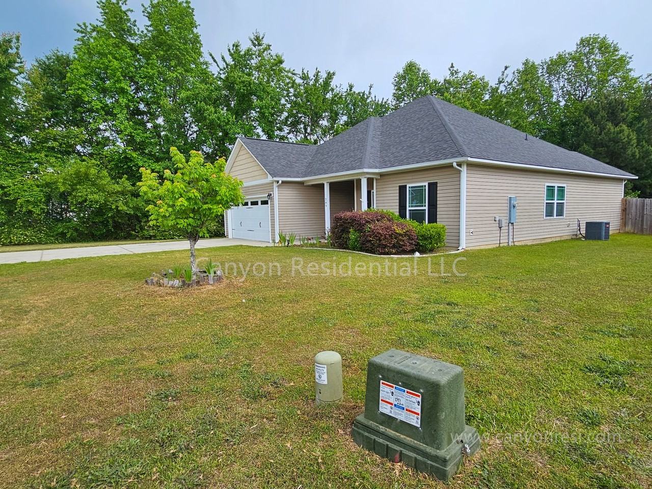 289 Hogart St - Photo 3 of 44