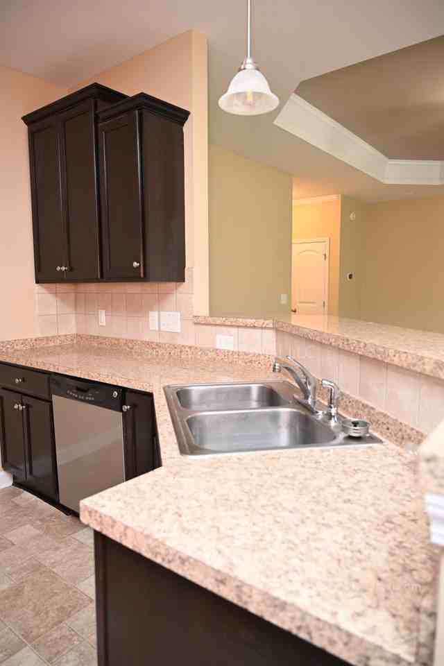 289 Hogart St - Photo 4 of 44