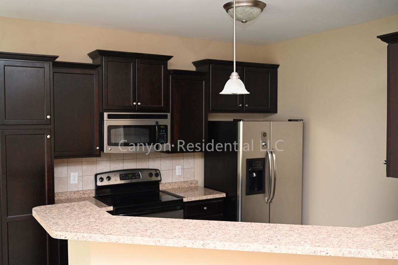 289 Hogart St - Photo 5 of 44