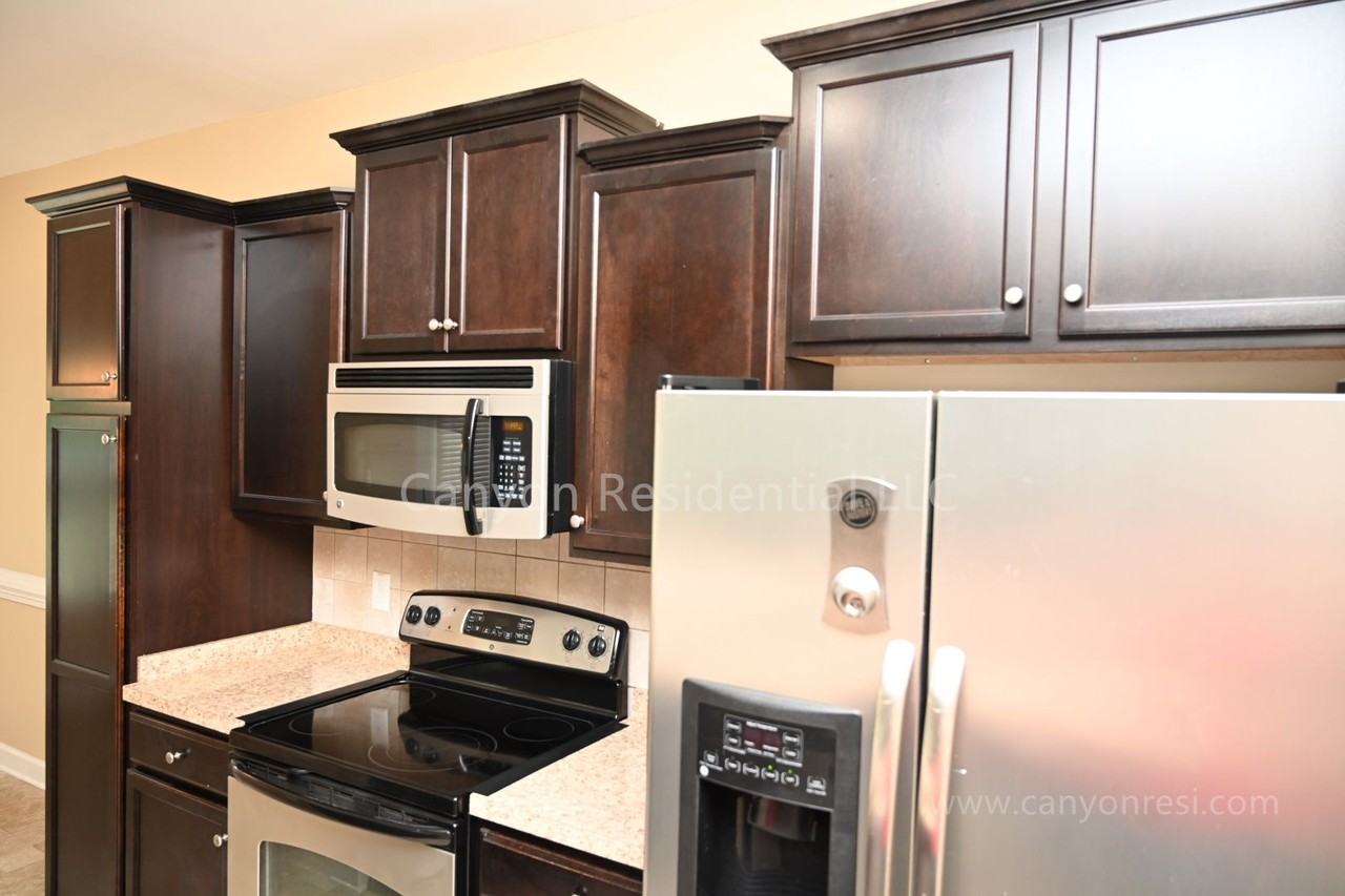 289 Hogart St - Photo 6 of 44