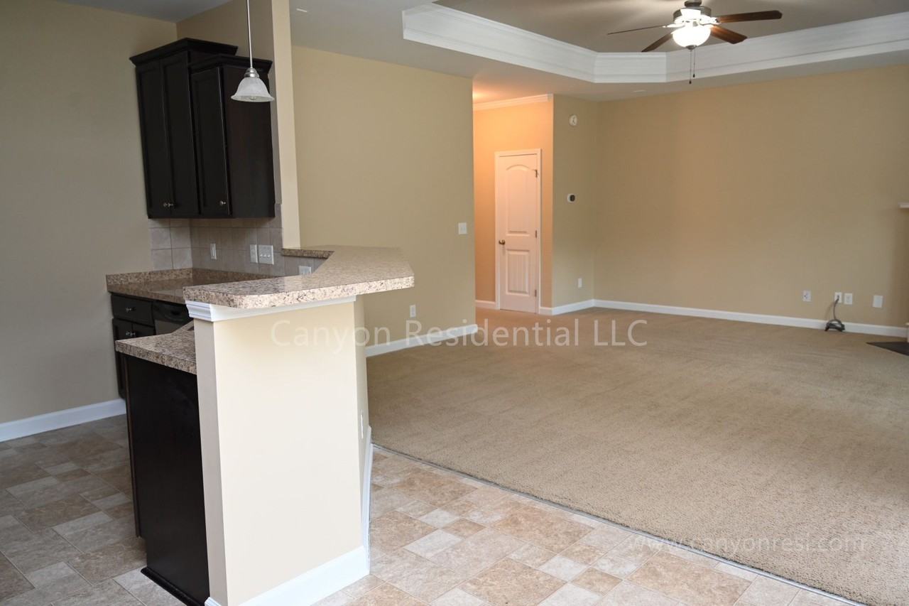 289 Hogart St - Photo 7 of 44