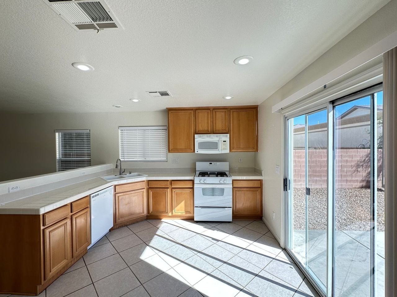 530 Cabis Bay St - Photo 6 of 21