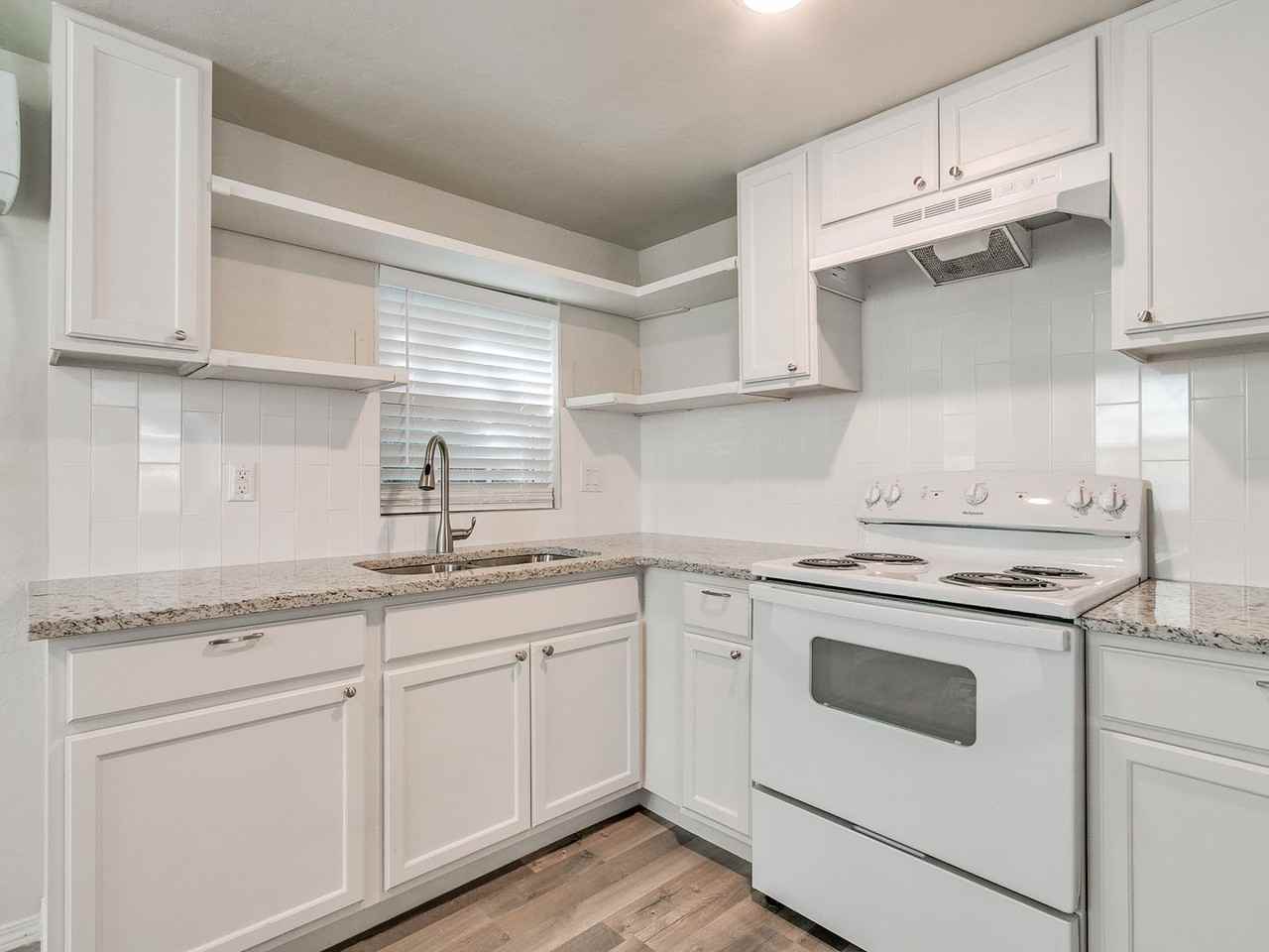 1617 1/2 Sw 32nd St - Photo 4 of 15