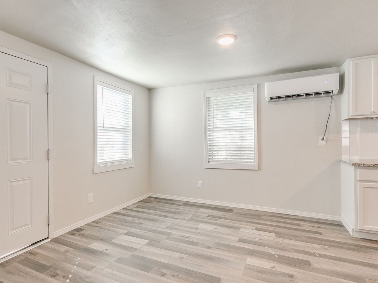 1617 1/2 Sw 32nd St - Photo 5 of 15