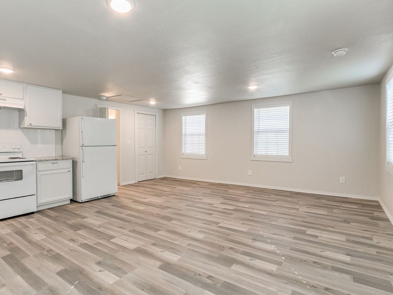 1617 1/2 Sw 32nd St - Photo 6 of 15